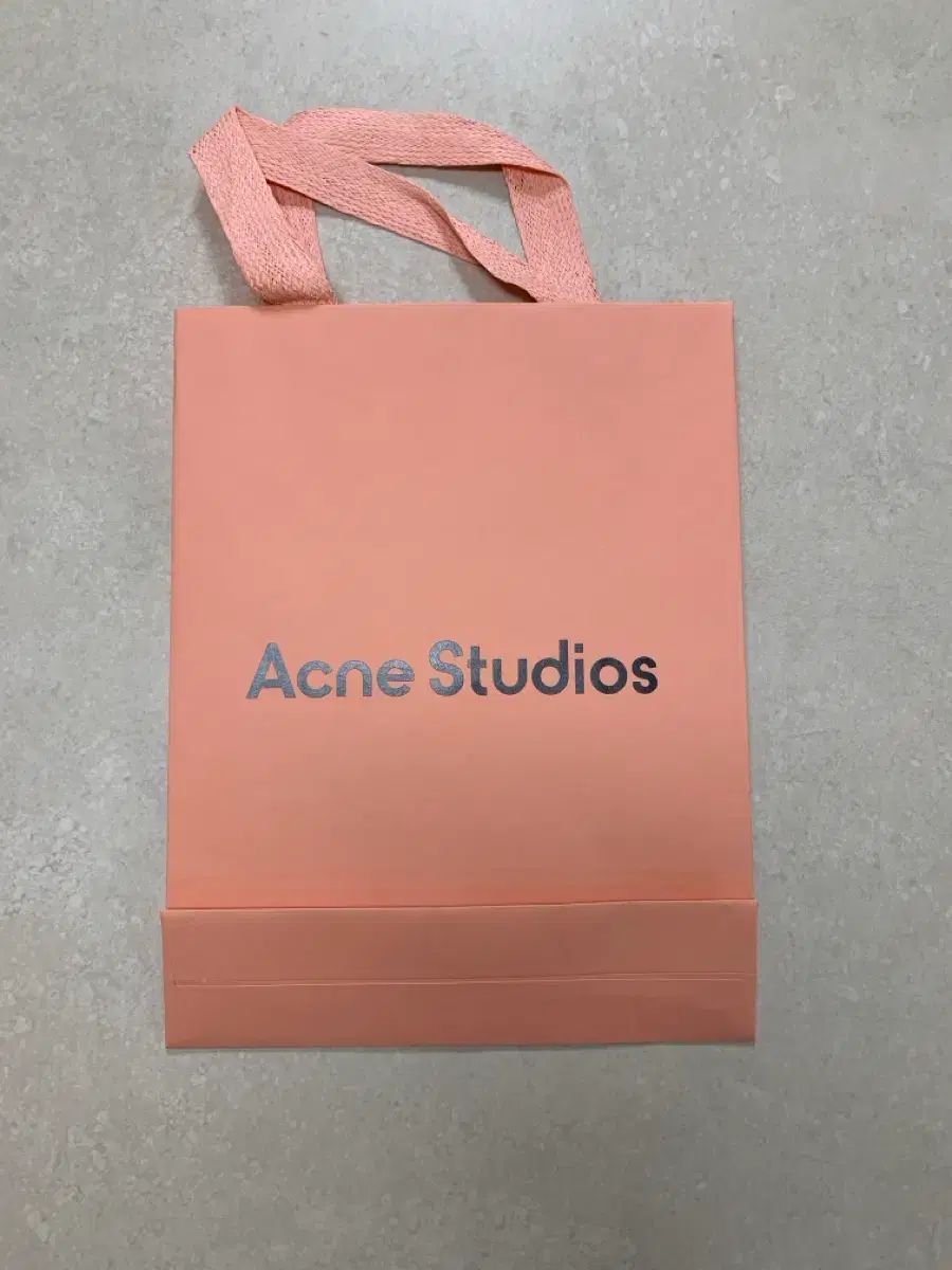 Studios アクネストゥディオズ
