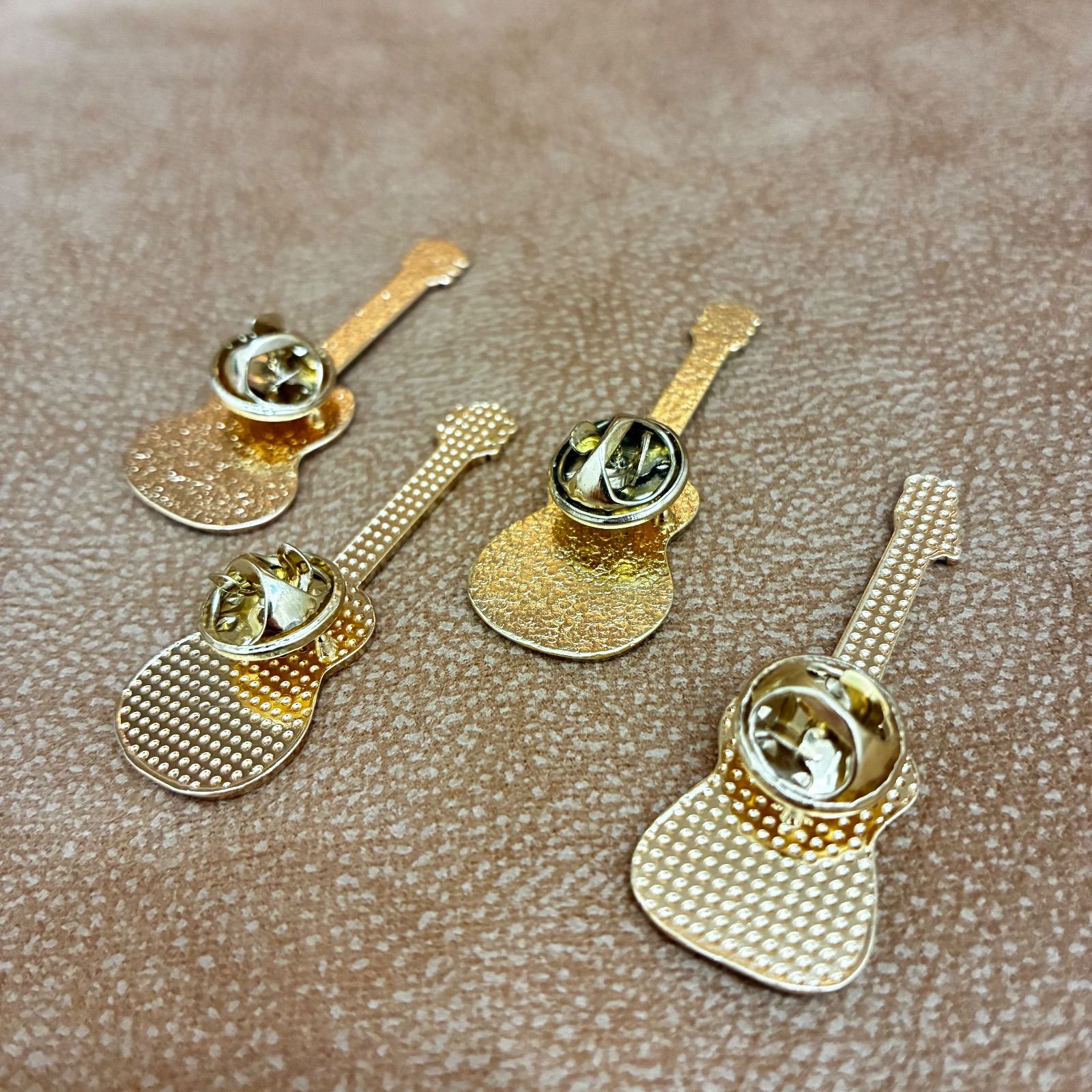 ギター型 ピンバッジ 4つセット ブローチ 楽器 バンド ロック メタル