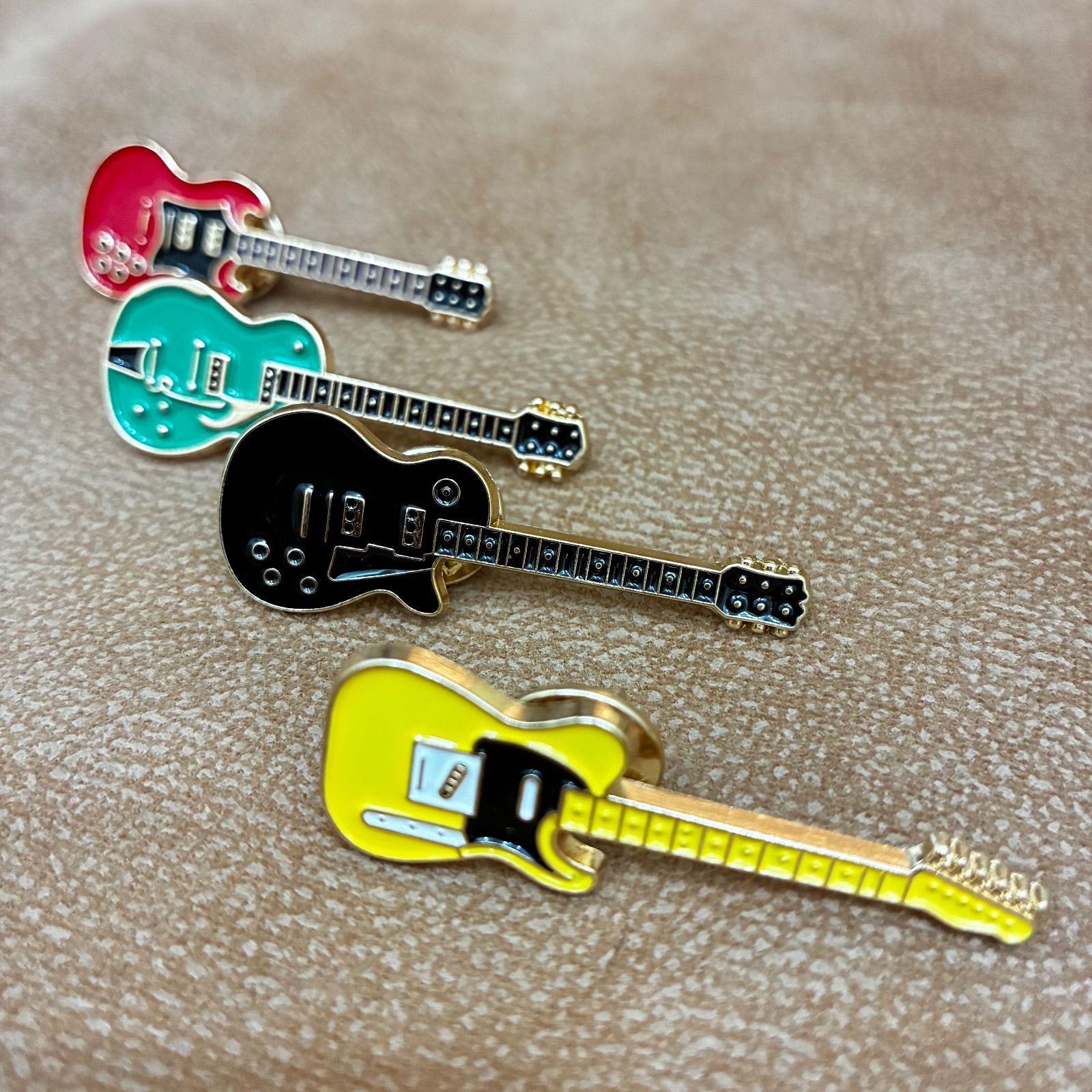 ギター型 ピンバッジ 4つセット ブローチ 楽器 バンド ロック メタル