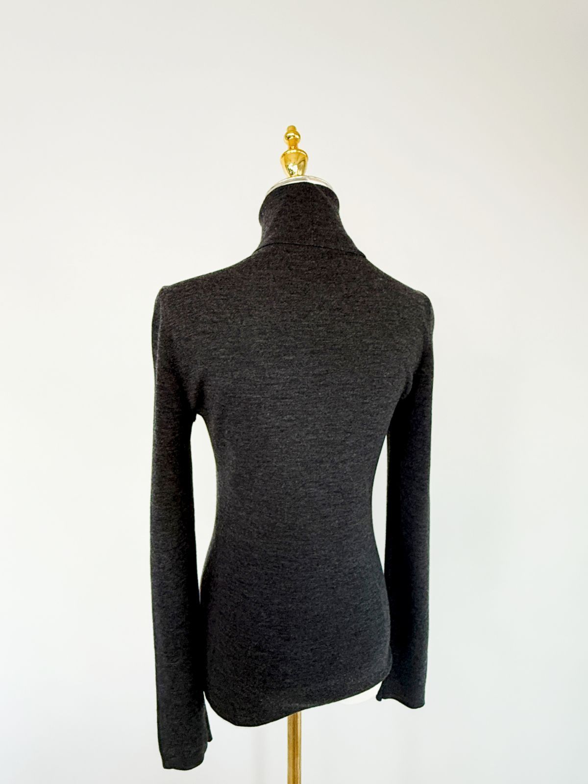 未使用タグ付き✨フォクシー タートルネックニット ロゴプレート 黒 40 フォクシー♡タートルネック ニット グレースウール 黒 ロゴプレート