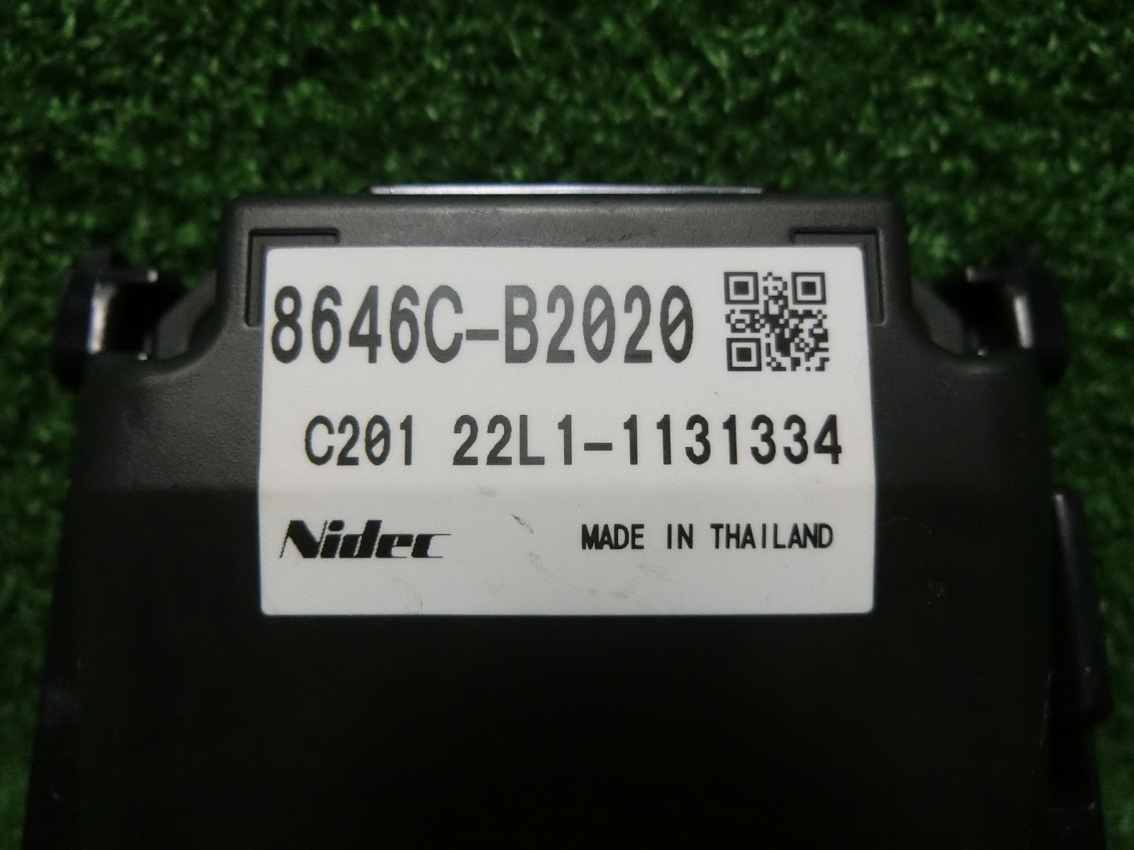 a8712] 送料無料 ダイハツ ムーヴ LA150S フロントカメラ 8646C-B2020