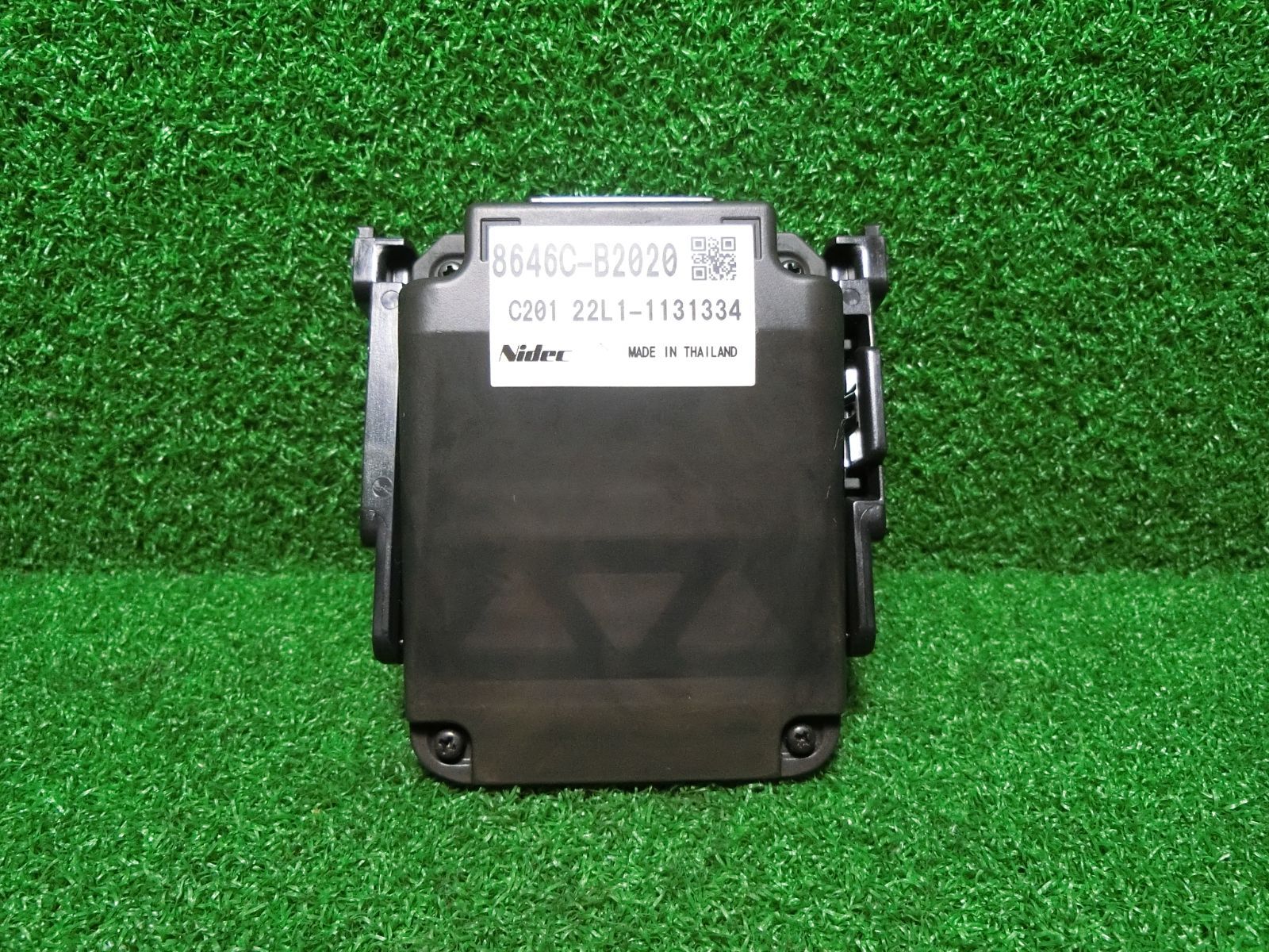 a8712] 送料無料 ダイハツ ムーヴ LA150S フロントカメラ 8646C-B2020