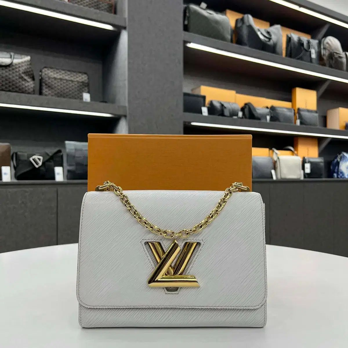 MMサイズ ルイヴィトン ツイスト チェーンバッグ ショルダー クロスバック