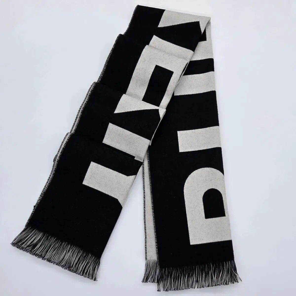 BURBERRY ロゴ レタリング マフラー ブラック