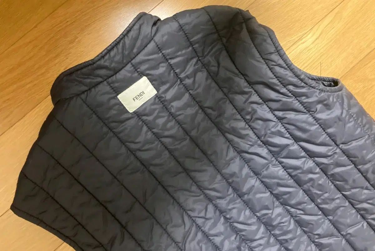 FENDI フェンディ ダウン ベスト ネイビー