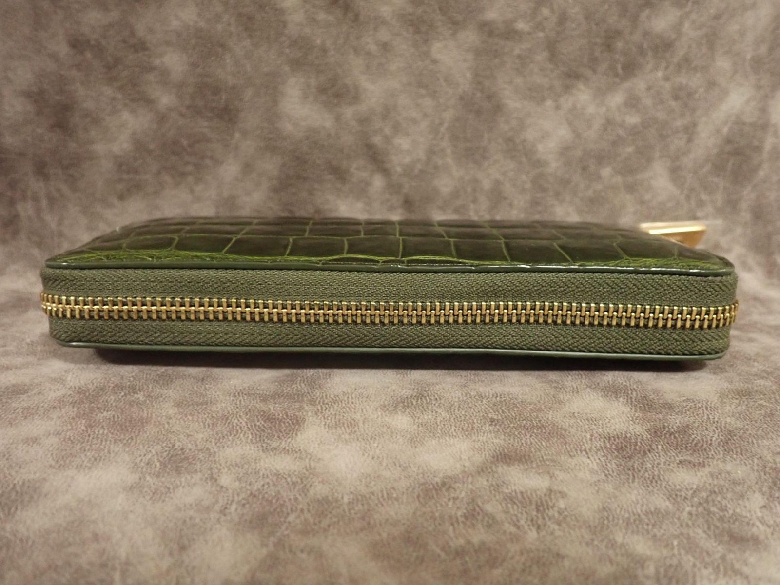 新品】高級クロコダイル財布 シャイニング加工 グリーン ヘンローン社