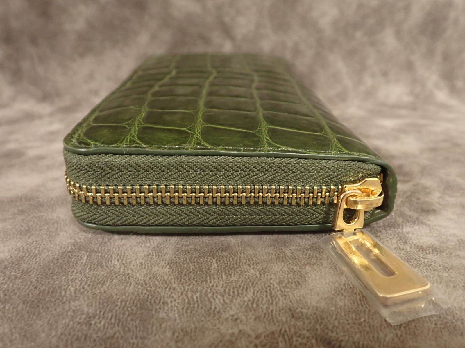 新品】高級クロコダイル財布 シャイニング加工 グリーン ヘンローン社