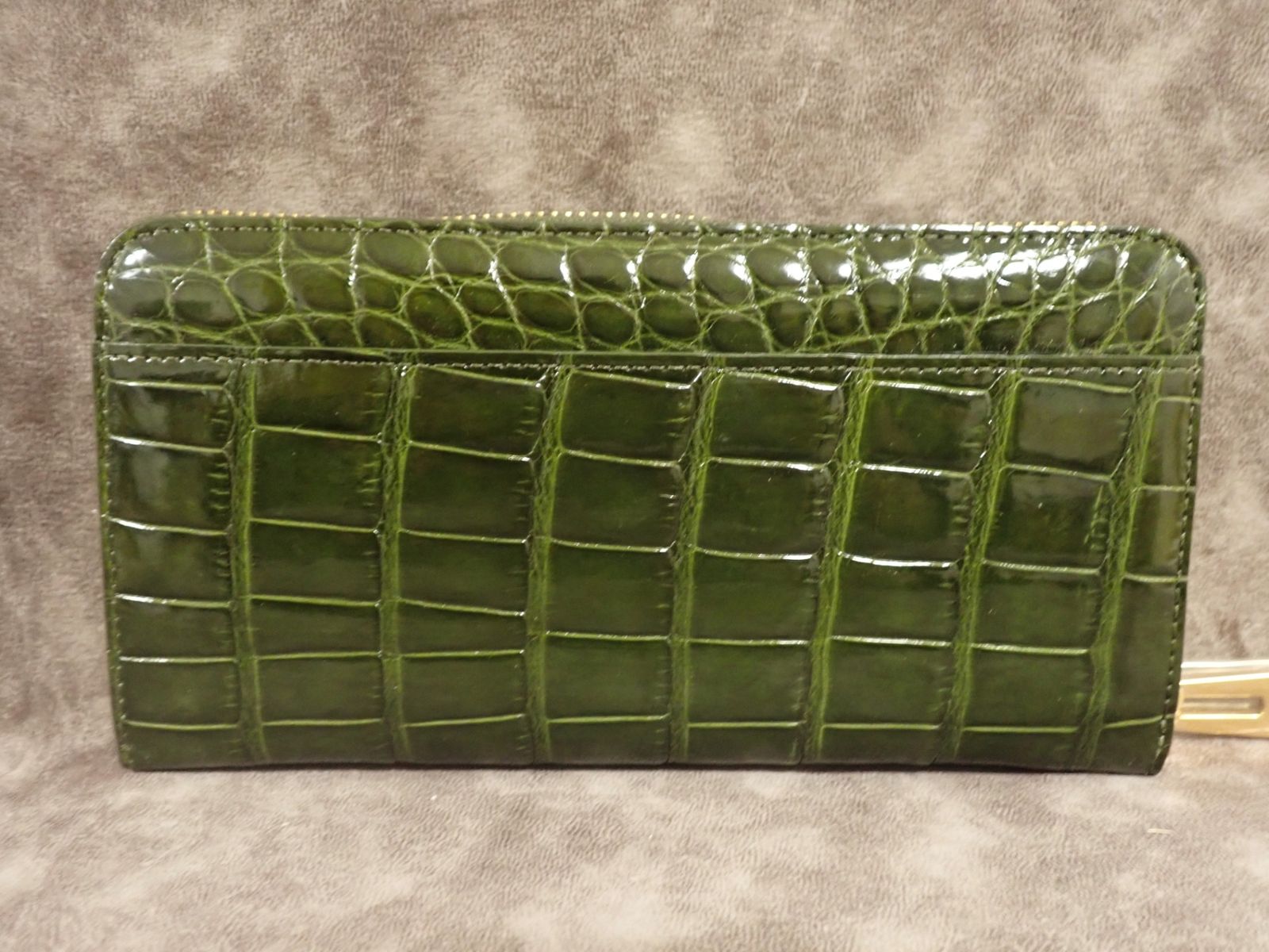 新品】高級クロコダイル財布 シャイニング加工 グリーン ヘンローン社