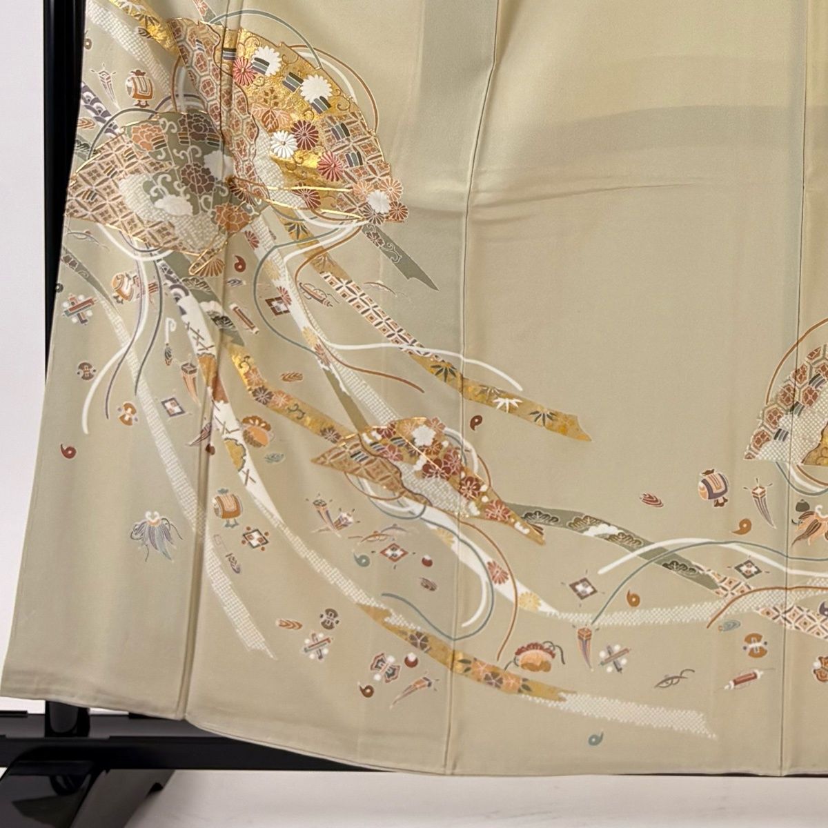 色留袖 身丈159 cm 裄丈64.5 M 袷 袋帯セット 鈴乃屋 桧扇 宝尽くし 金糸 金彩 ベージュ 正絹 秀品 一つ紋