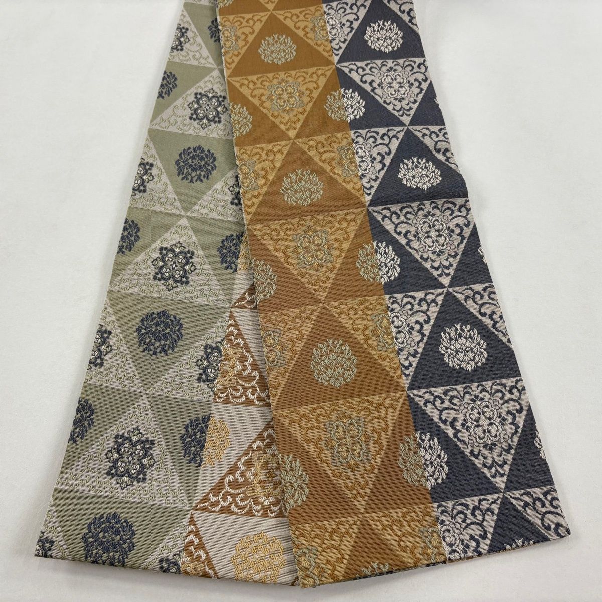 半幅帯 秀品 花唐草 鱗 山吹茶色 正絹