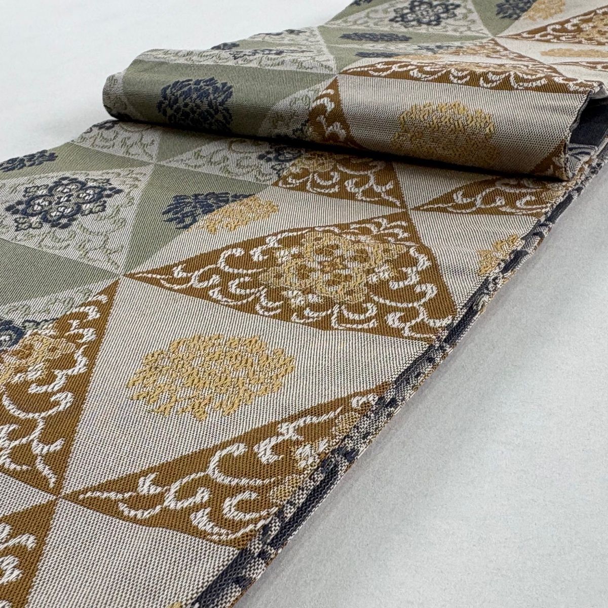  半幅帯 秀品 花唐草 鱗 山吹茶色 正絹 半巾 半幅 小袋帯 帯