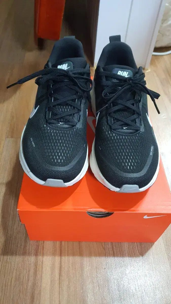 ナイキ ボメロ18 ブラック 280