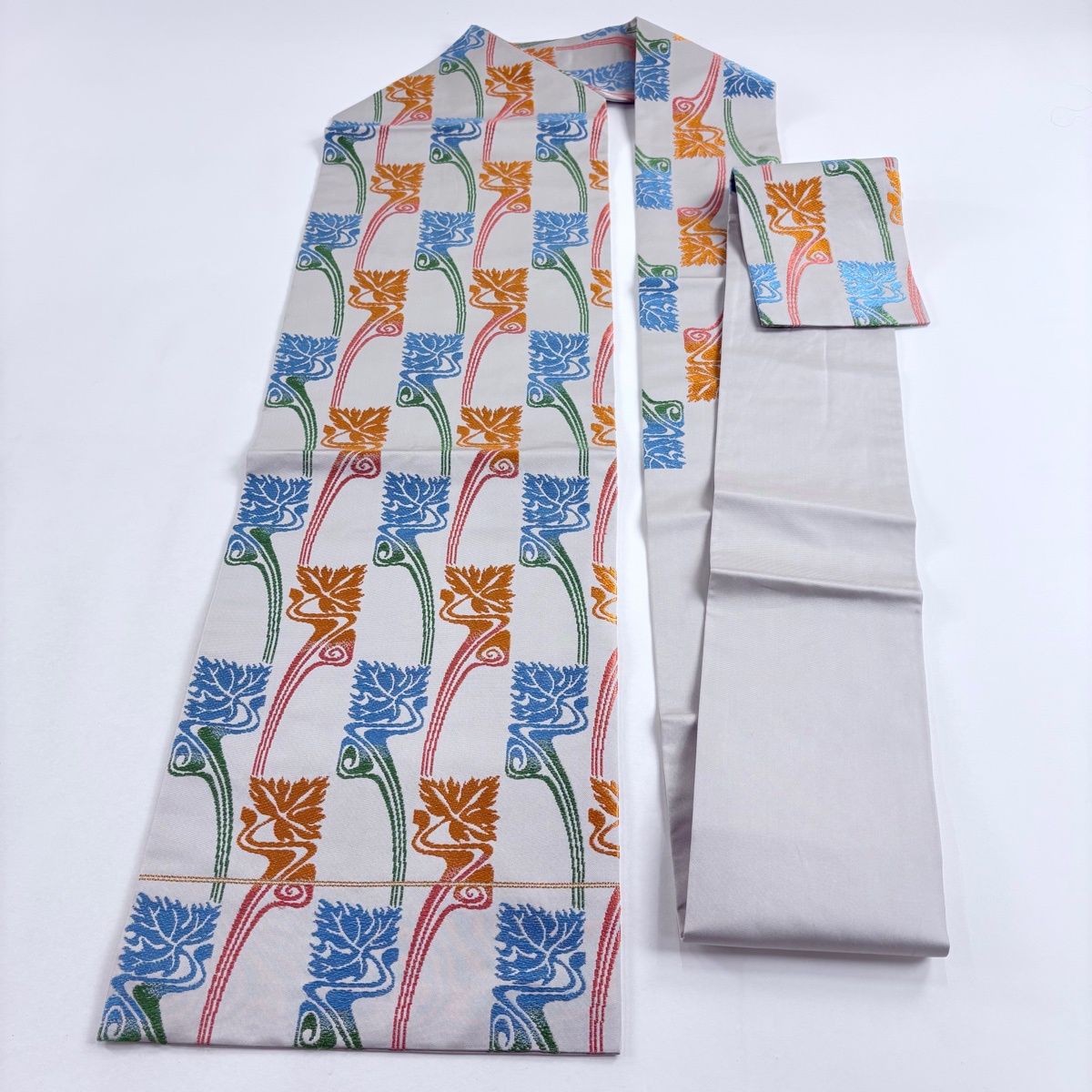  名古屋帯 秀品 草花 刺繍 金銀糸 灰色 正絹 名古屋帯 帯