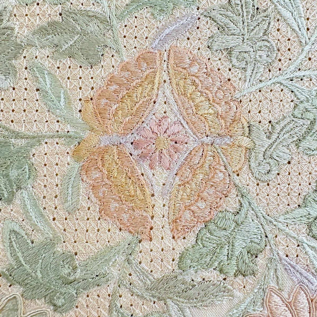 名古屋帯 秀品 紬地 花鳥 蝶 刺繍 ベージュ 正絹