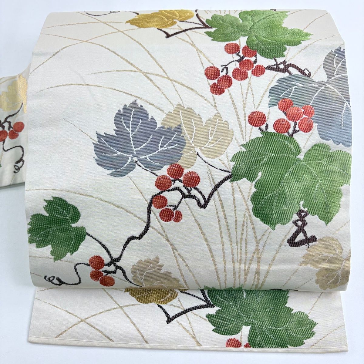 名古屋帯 秀品 関西仕立て 南天 刺繍 箔 ベージュ 正絹