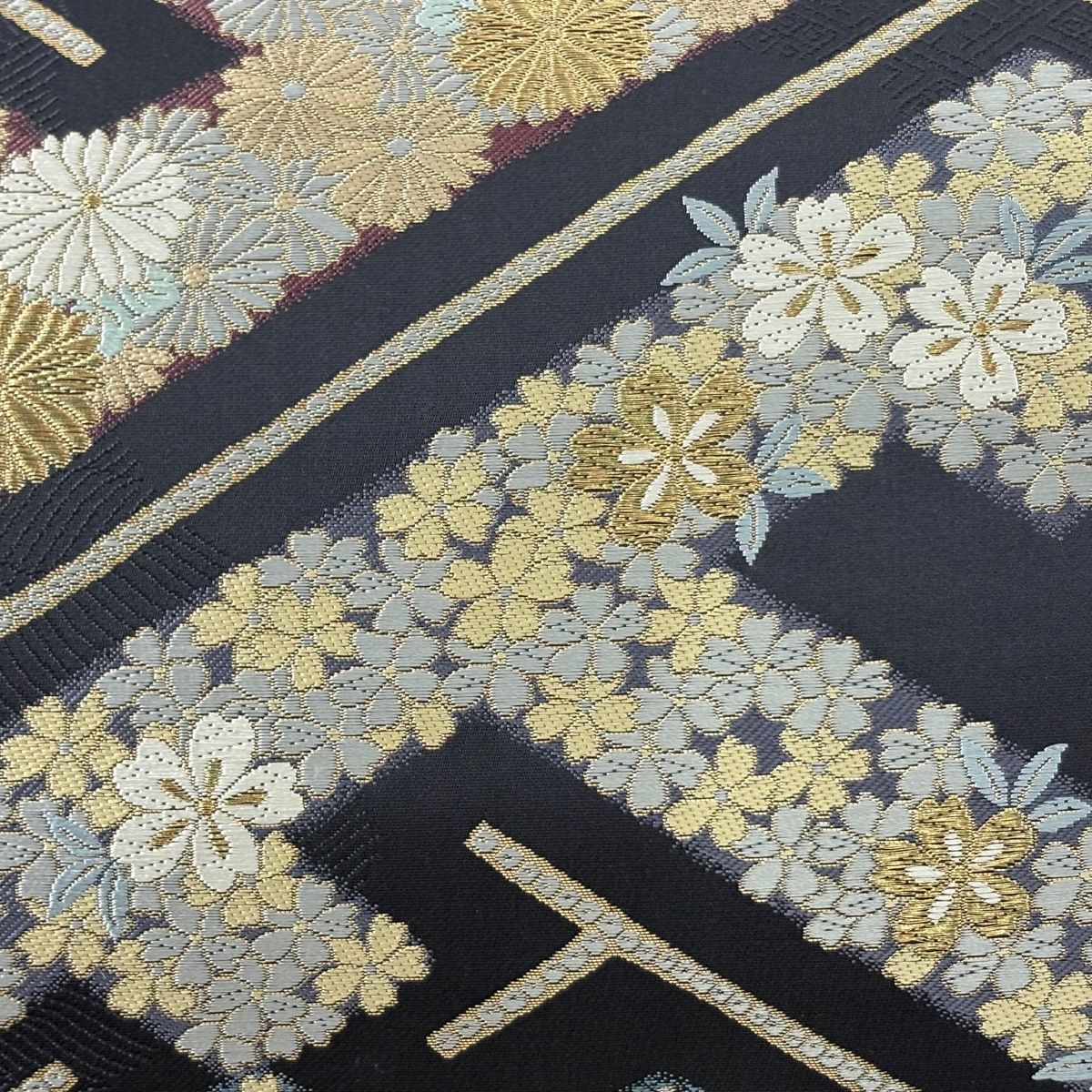 美品】 袋帯 秀品 菊 桜 金糸 唐織 濃紺 六通 正絹 【中古】 - メルカリ