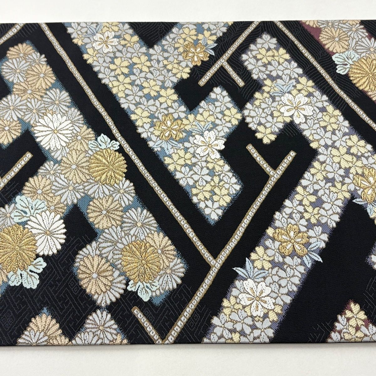 美品】 袋帯 秀品 菊 桜 金糸 唐織 濃紺 六通 正絹 【中古】 - メルカリ