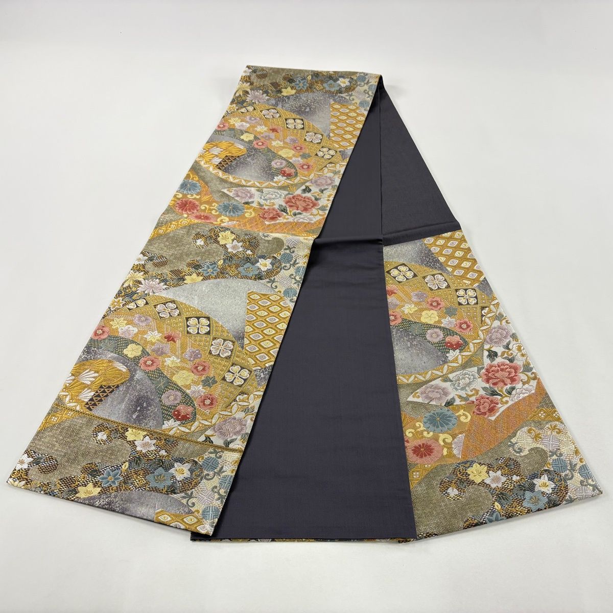 袋帯 秀品 花唐草 波頭 金糸 唐織 薄紫 六通 正絹 【中古】 - メルカリ 袋帯 秀品 花唐草 波頭 金糸 唐織 薄紫 六通 正絹 【中古】 - メルカリ