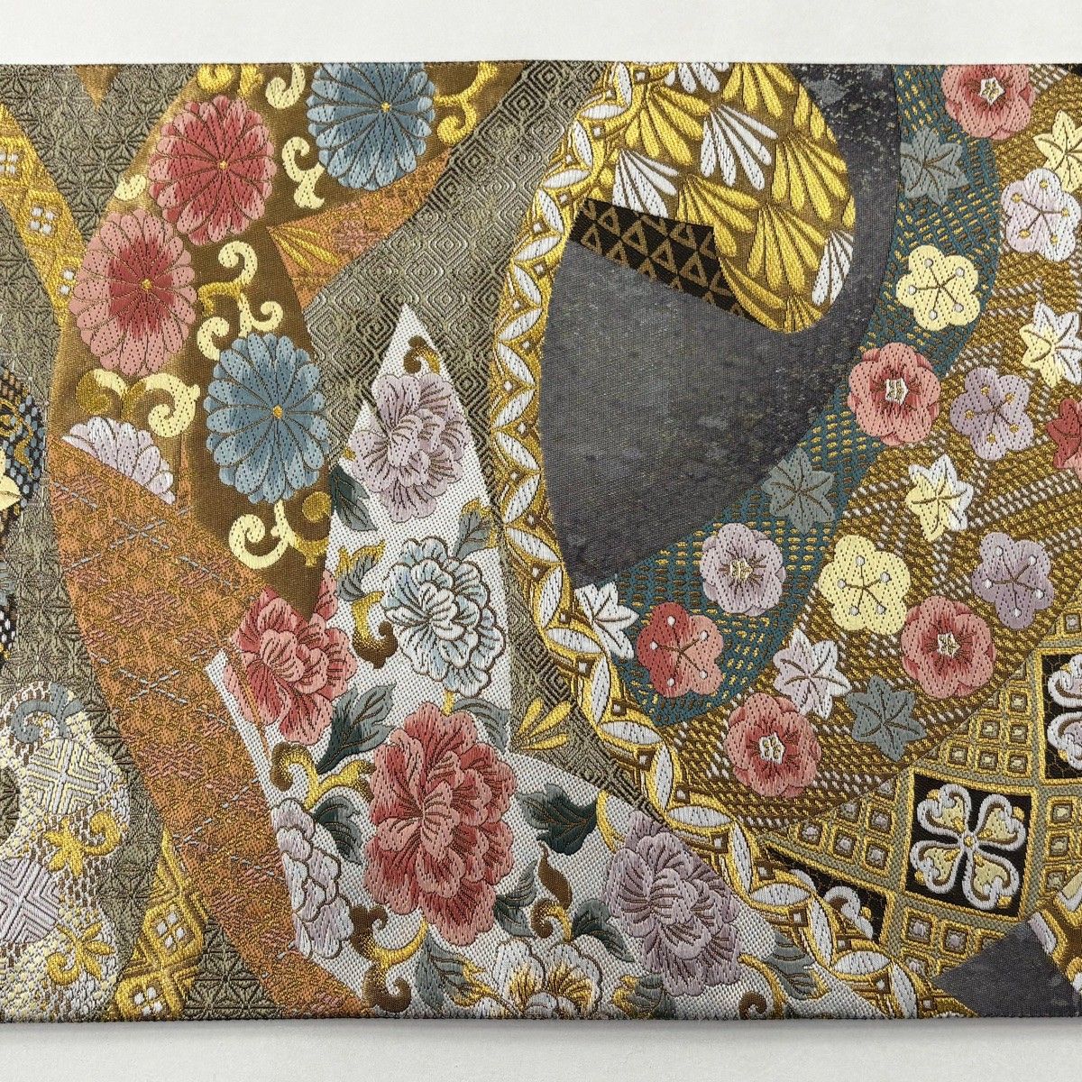 袋帯 秀品 花唐草 波頭 金糸 唐織 薄紫 六通 正絹 【中古】 - メルカリ 袋帯 秀品 花唐草 波頭 金糸 唐織 薄紫 六通 正絹 【中古】 - メルカリ