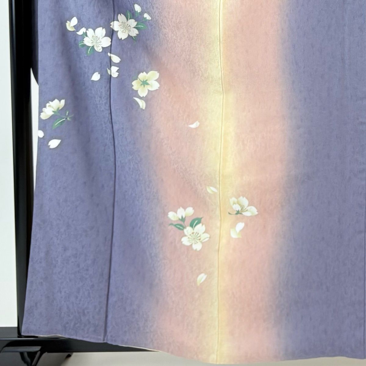 振袖 身丈160 cm 裄丈67 M 袷 落款 桜 地紋 金彩 縦ぼかし 灰紫 正絹