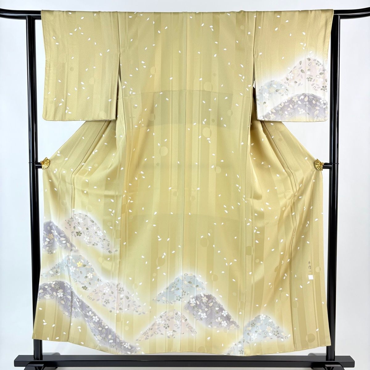 付下げ 身丈152 5 cm 裄丈62 S 袷 林 淳一 落款 山並み 桜 刺繍 金糸 薄茶色 正絹