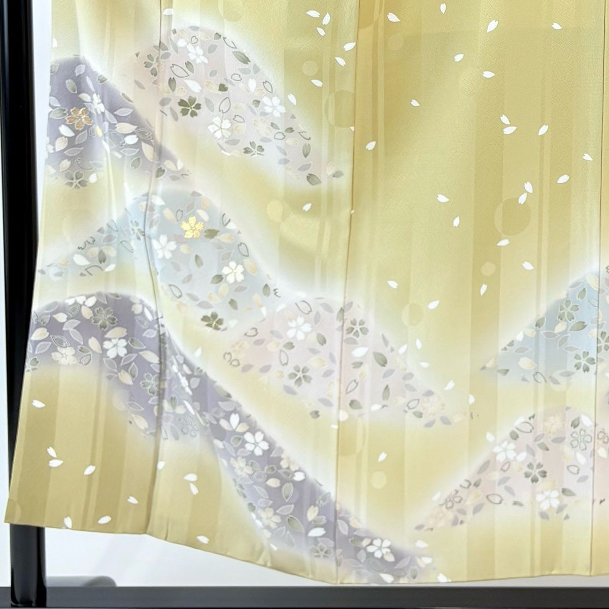 付下げ 身丈152.5 cm 裄丈62.5 S 袷 林 淳一 落款 山並み 桜 刺繍 金糸 薄茶色 正絹