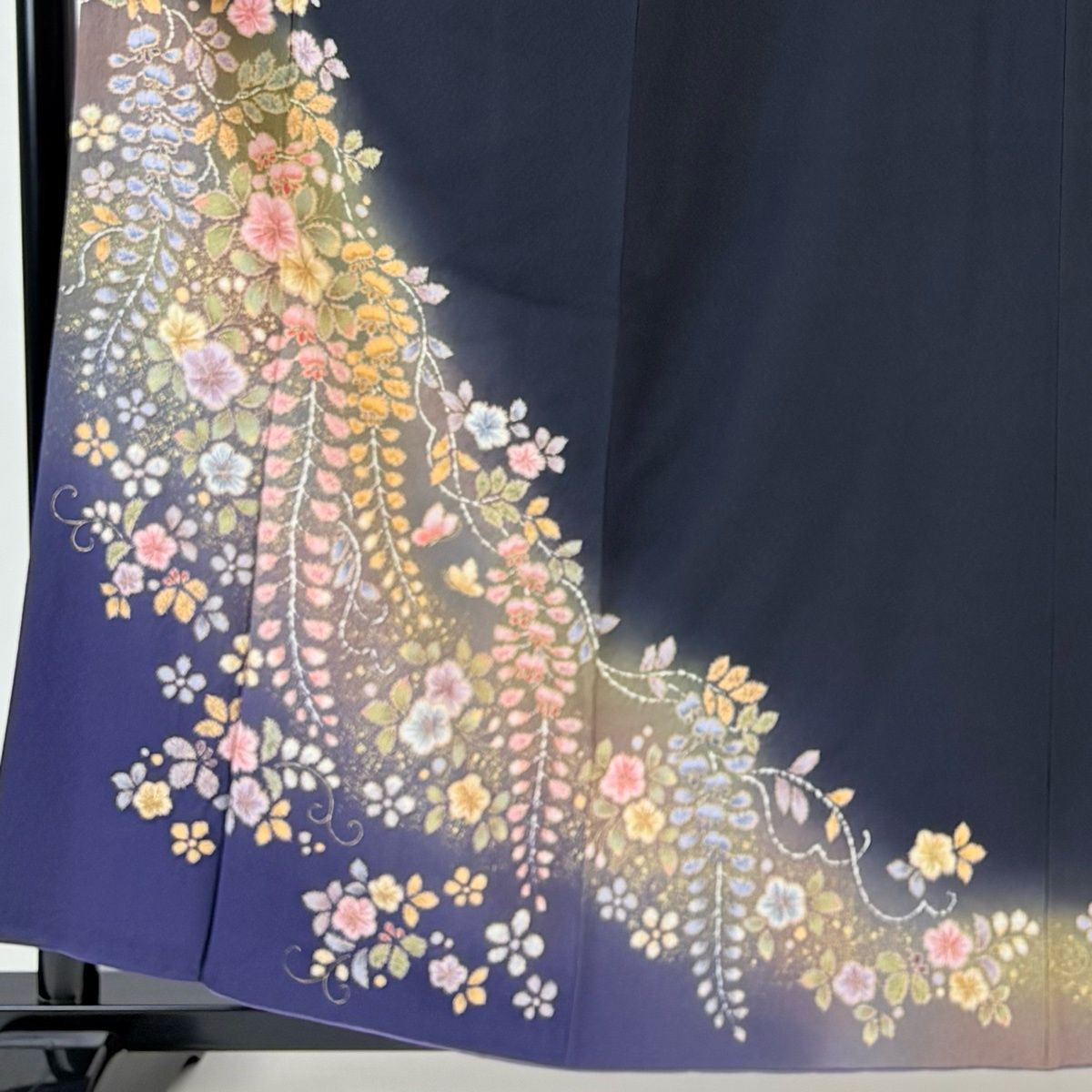 付下げ 身丈159 cm 裄丈67 M 袷 翠山工房 落款 草花 金彩 ぼかし 濃紺 正絹