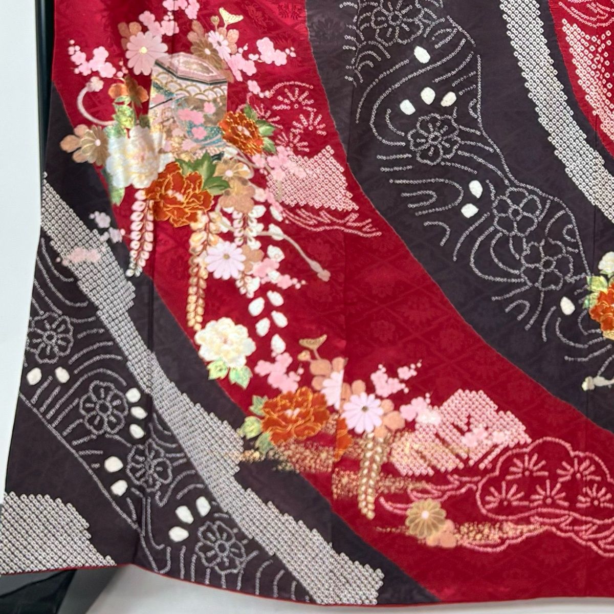 振袖 身丈165 cm 裄丈69 L 袷 やまと 貝桶 草花 絞り 金銀彩 赤 正絹