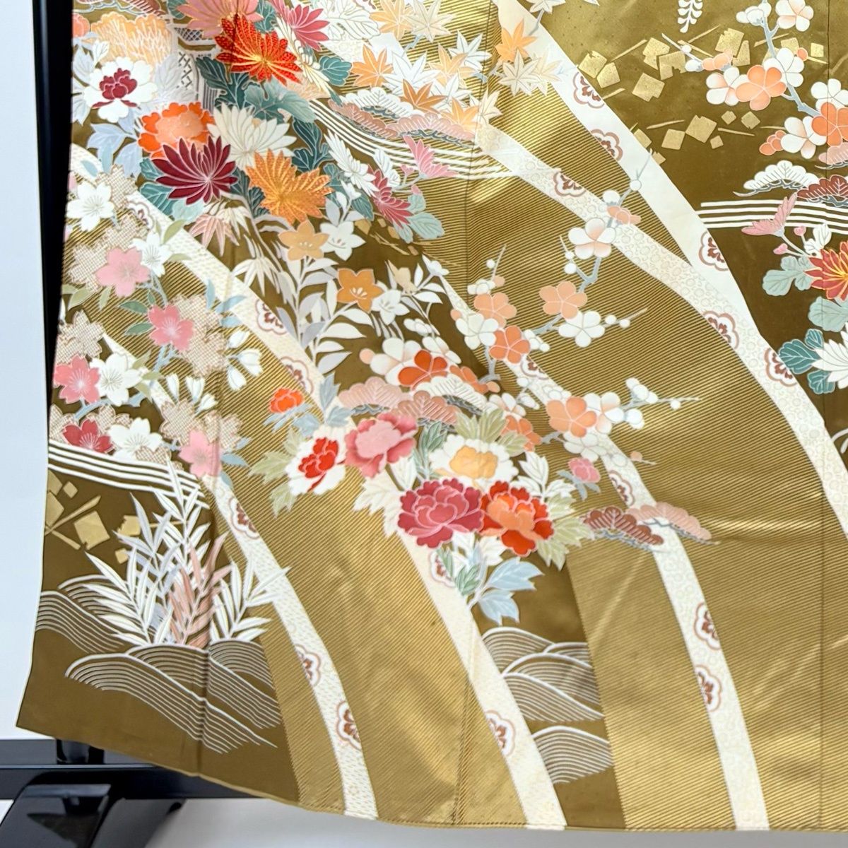 振袖 身丈161.5 cm 裄丈64 M 袷 菊 草花 金糸 金彩 金茶 正絹