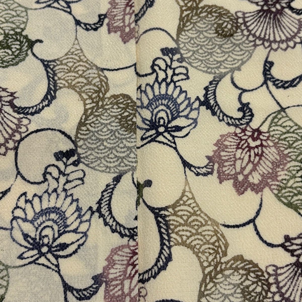  小紋 身丈159.5 cm 裄丈61.5 S 袷 花唐草 縮緬 クリーム 正絹 小紋 着物