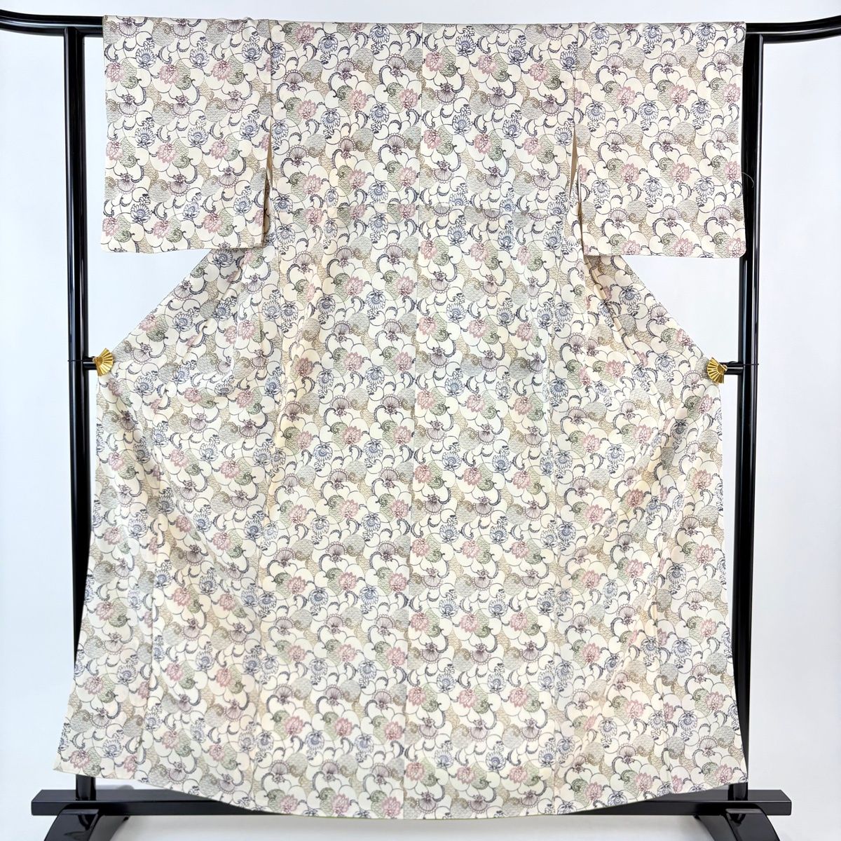 小紋 身丈159.5 cm 裄丈61.5 S 袷 花唐草 縮緬 クリーム 正絹