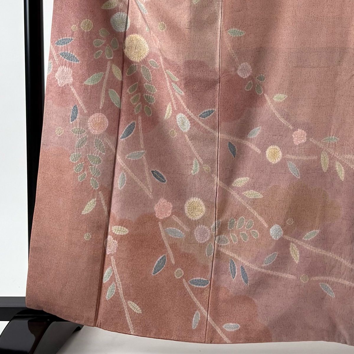 訪問着 身丈163.5 cm 裄丈67.5 L 袷 牛首紬地 落款 証紙 梅 草花 金銀彩 絞り ピンクベージュ 正絹