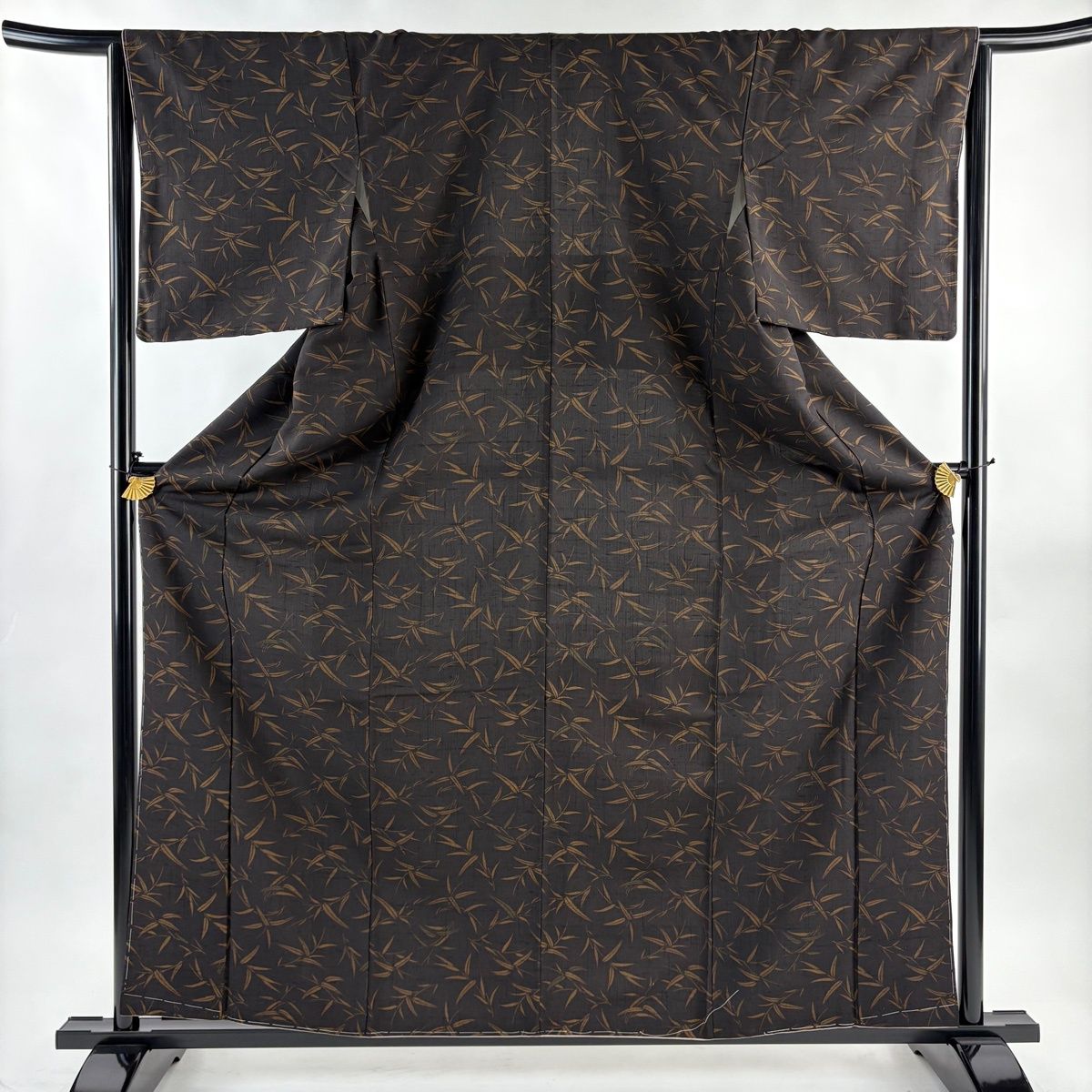 未着用に近い！湊鼠色＊霞模様＊わびさび＊お茶席＊訪問着＊１６１ｃｍ＊裄６８ 美品】 小紋 身丈161cm 裄丈65cm M 袷 赤城紬柿渋染 紬地 葉柄 黒 正絹