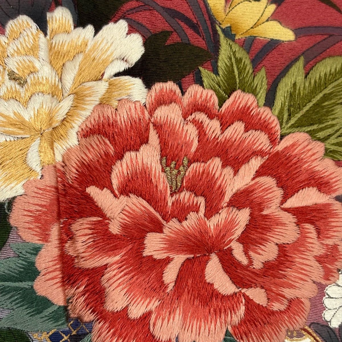  振袖 身丈158 cm 裄丈65 M 袷 やまと 花車 扇 刺繍 金糸 茜色 正絹 秀品 振袖 着物