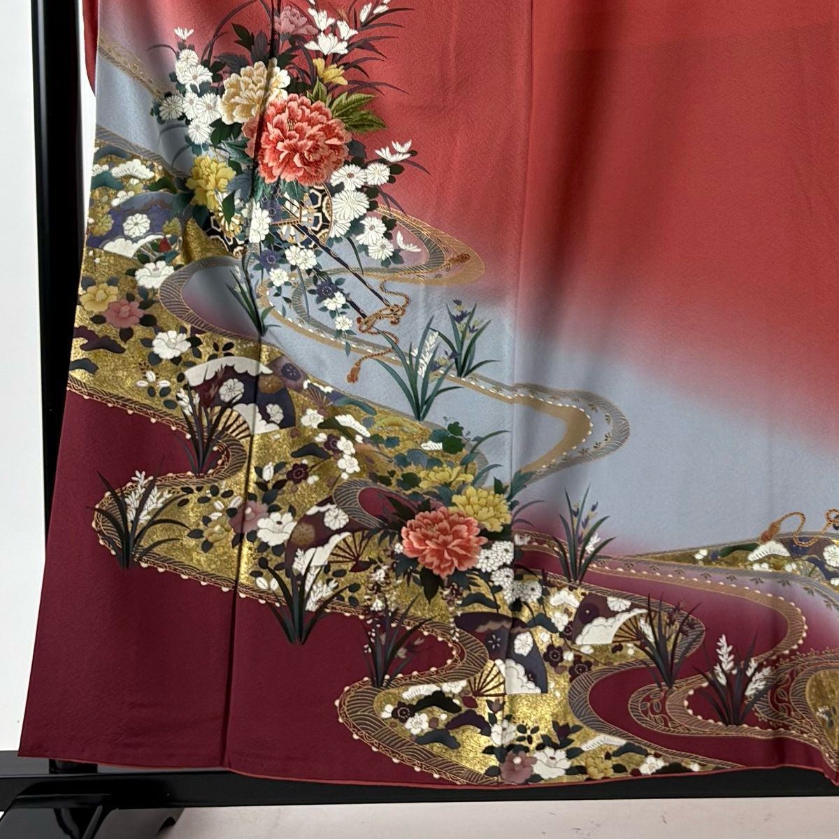 振袖 身丈158 cm 裄丈65 M 袷 やまと 花車 扇 刺繍 金糸 茜色 正絹 秀品