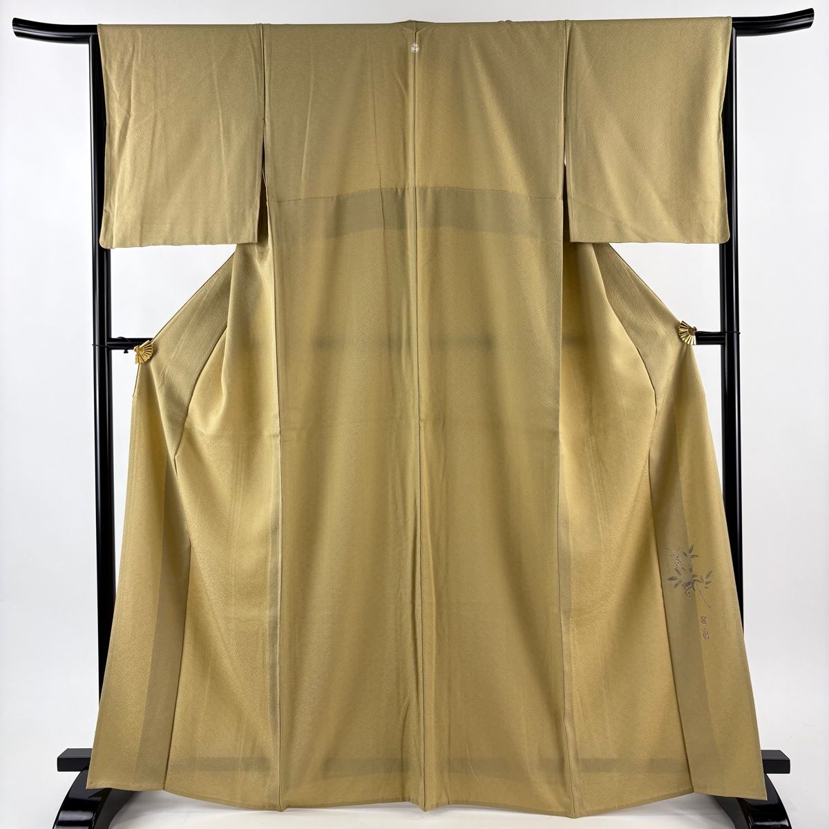 色無地 身丈166.5 cm 裄丈65.5 M 単衣 百貫達雄 落款 地紋 黄土色 正絹 秀品 一つ紋