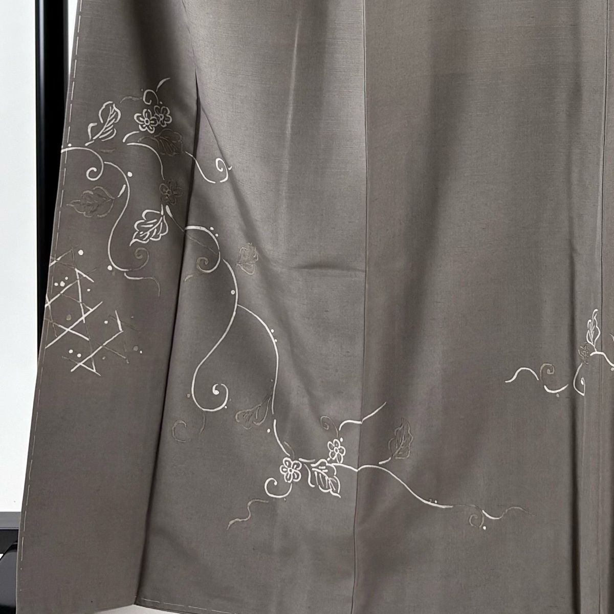 付下げ 身丈167 cm 裄丈67.5 L 袷 紬地 落款 花唐草 灰茶 正絹 秀品