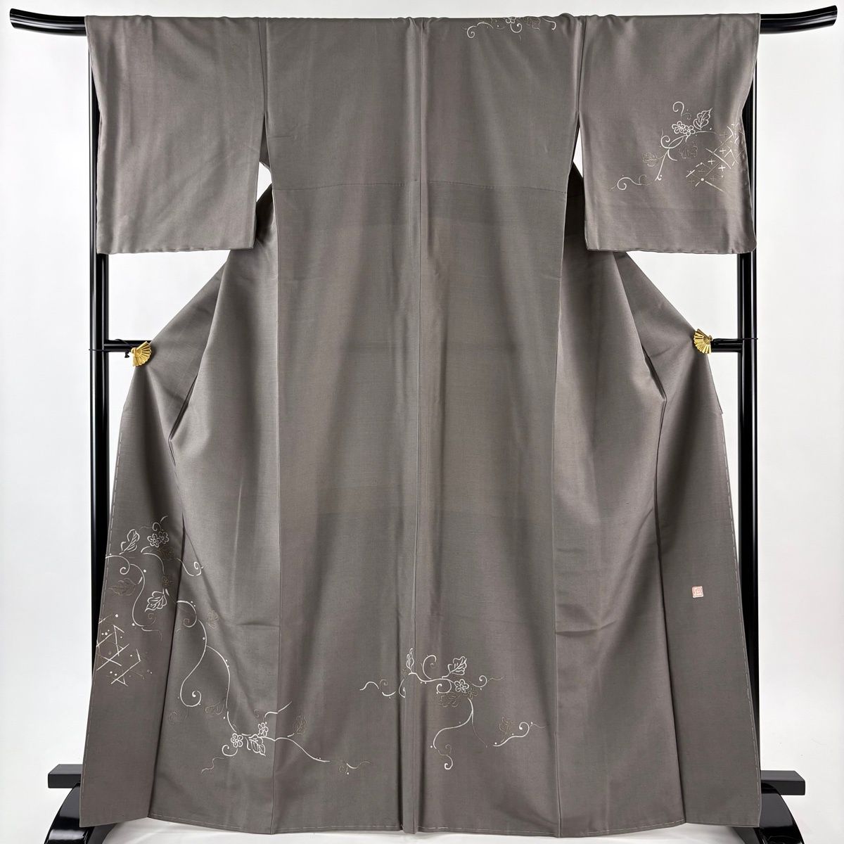 付下げ 身丈167 cm 裄丈67.5 L 袷 紬地 落款 花唐草 灰茶 正絹 秀品