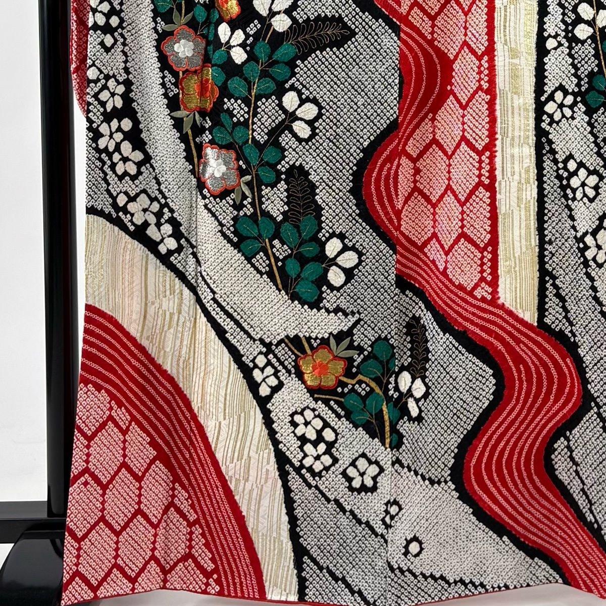 振袖 身丈166 cm 裄丈67.5 L 袷 花 萩 絞り 刺繍 黒 正絹 秀品