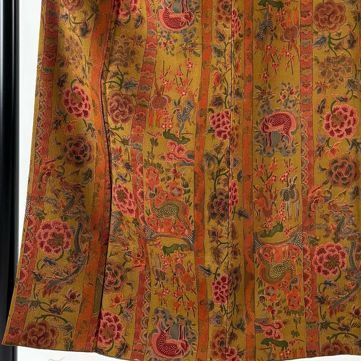 小紋 身丈151.5 cm 裄丈64.5 M 袷 動物 草花 縮緬 鶯色 正絹 秀品