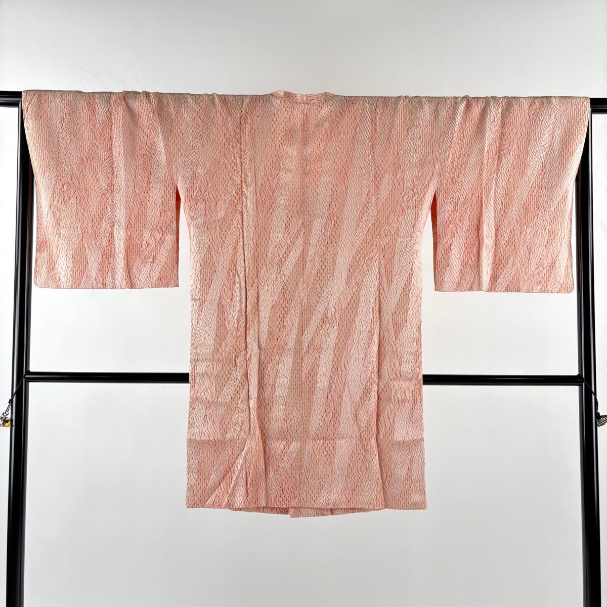 道行 身丈96 cm 裄丈67 M 和装コート 角衿 鈴乃屋 幾何学 絞り 薄ピンク 正絹 秀品