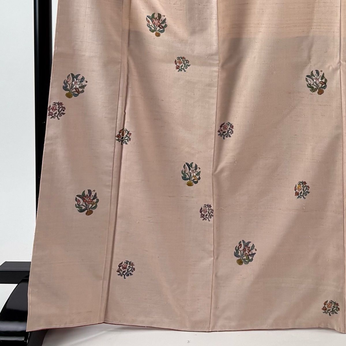 小紋 身丈169 cm 裄丈65.5 M 袷 紬地 花唐草 薄ピンク 正絹 秀品