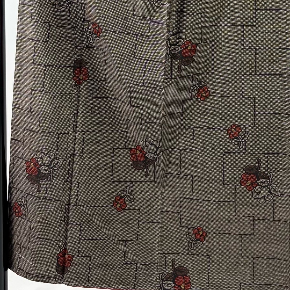 紬 身丈155 cm 裄丈62 S 袷 椿 幾何学 焦茶色 正絹 秀品