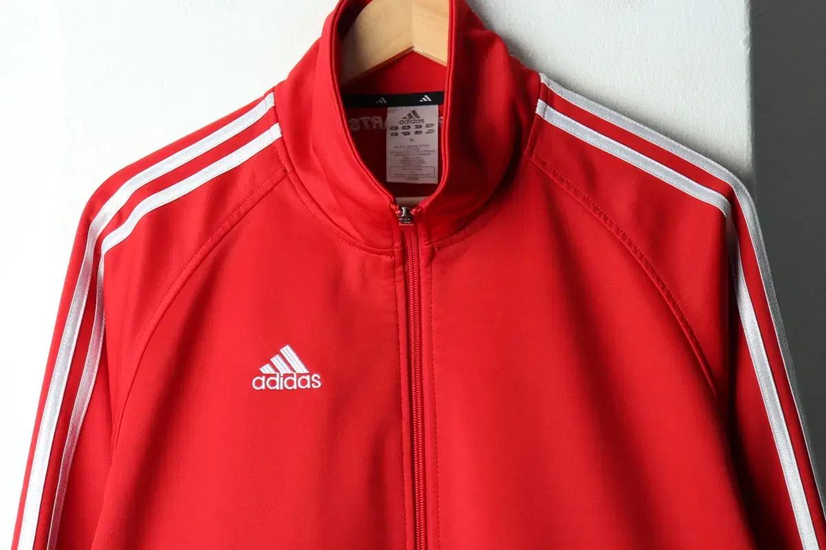 レッド ジップアップジャージ au XL) アディダス ジップアップ ジャージ トラックジャージ マーシャル