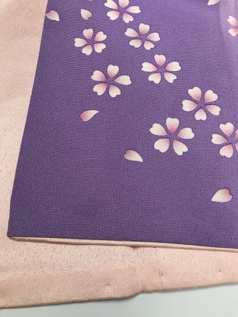 ピンク地に桜模様