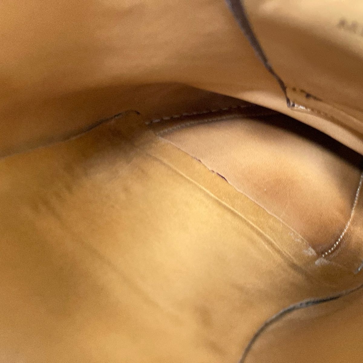 ダークブラウン