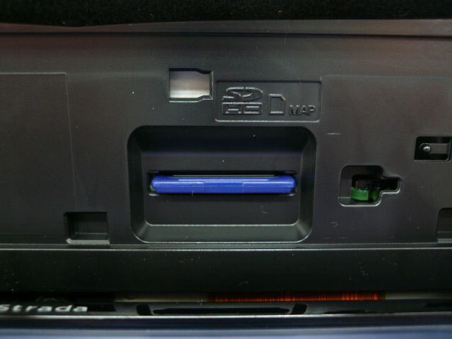 中古】 2026年度版 パナソニック ストラーダ CN-RE03D メモリーナビ 地