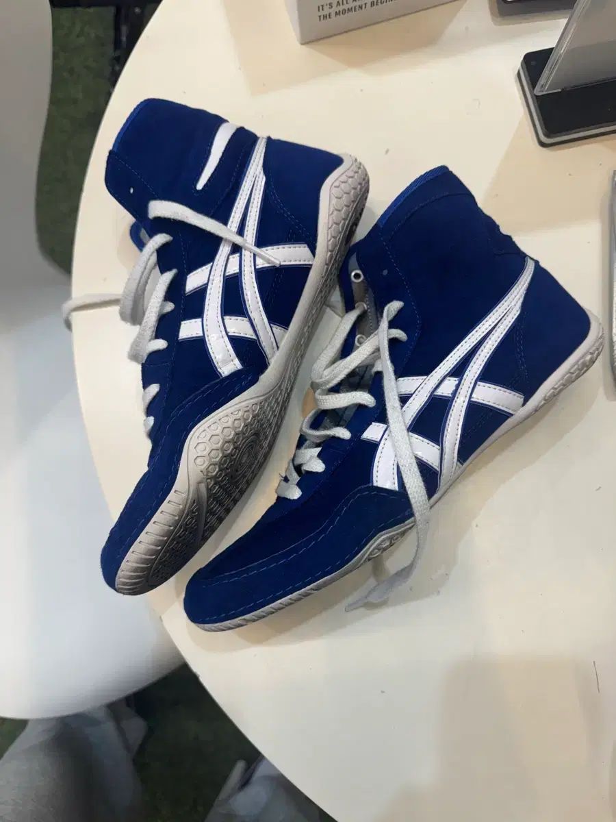 アシックス ボクシング シューズ 250 ミリ