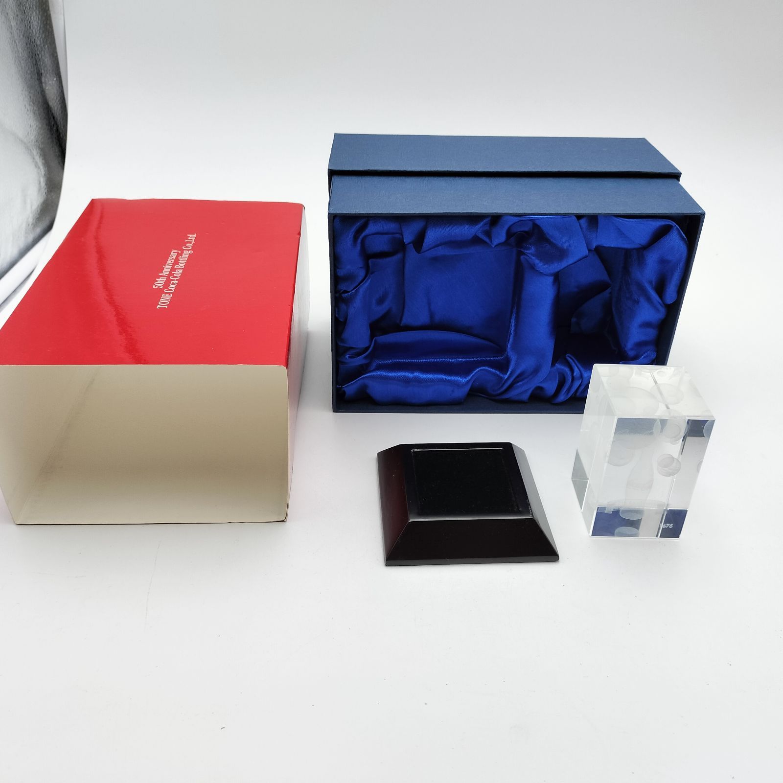 コカ・コーラ 50周年記念 3Dクリスタル オブジェ 台座付 箱入り - メルカリ