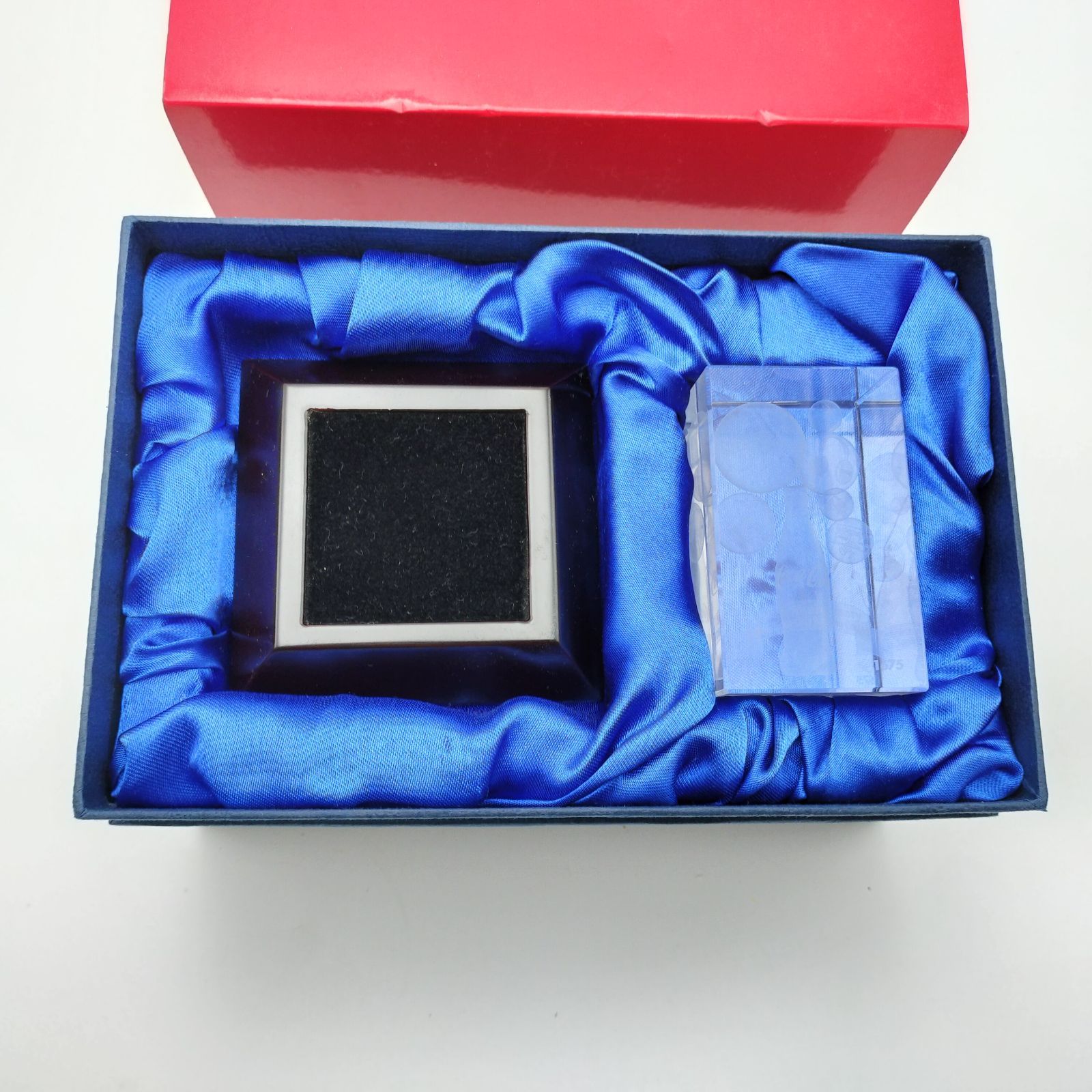 コカ・コーラ 50周年記念 3Dクリスタル オブジェ 台座付 箱入り - メルカリ